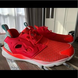 Hardly worn 8.5 women’s Reebok sneakers